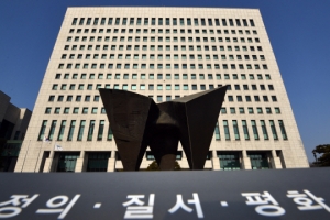 ‘靑 선거개입 의혹’ 숨진 수사관 아이폰 4개월 만에 잠금해제