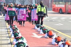 단식 농성 톨게이트 요금수납원 “마지막 절규…제발 들어달라”
