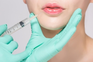 ‘강남언니’ 앱으로 환자 알선받은 성형외과 의사 1심 벌금형