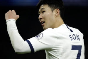 발이 안터지니 머리로···46일만에 깨진 손의 침묵