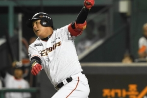 한화맨 김태균 “자존심 걸었다. 1년 뒤 재평가” 1년 10억원 계약