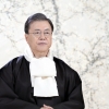 문 대통령 “우한 입국자 전수조사 추진하라” 지시