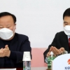 신종코로나 대책 질타 한국당 ‘마스크 회의’…“뒷북대응”