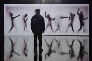 발길 사로잡은 BTS와 현대미술의 만남