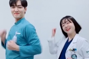 김민재X소주연 ‘아무 노래’ 챌린지 동참 ‘눈 마주치면 미소’ [EN스타]