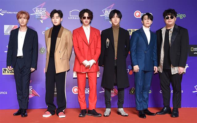 신종 코로나바이러스 감염증 확산 우려가 커지면서 방송계와 연예계가 대응에 나섰다. 그룹 슈퍼주니어는 컴백쇼를 비공개로 진행했다.   연합뉴스