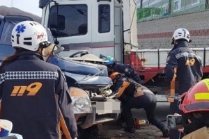 경기 광주서 트럭 2대 충돌…60대 부부 숨져