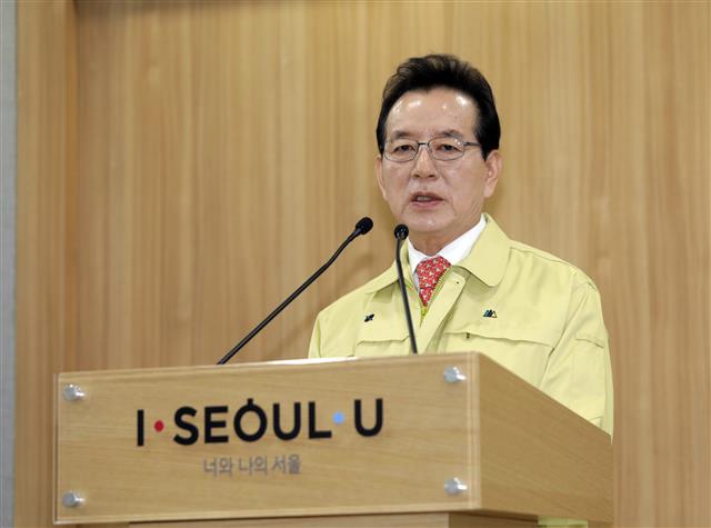 정순균 강남구청장이 30일 서울시청 브리핑룸에서 긴급 기자회견을 열고 가짜뉴스에 대한 강력 대응 의지를 밝히고 있다. 강남구 제공