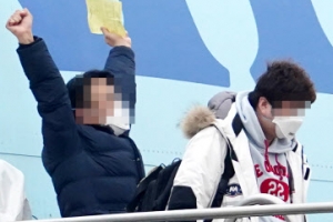 330여명 태운 두 번째 전세기 김포 도착, 이 와중에 대규모 집회?