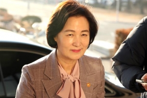 추미애, 檢 새판짜기 한 달… 윤석열과 갈등·개혁 ‘묘한 평행선’