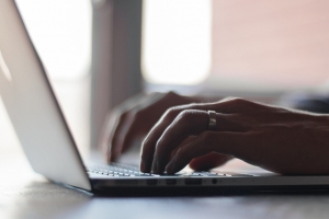 김성태 의원에 ‘욕설 댓글’ 2심서 벌금형