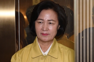 秋 “美도 재판 시작돼야 공소장 공개”… 실제론 기소 후 열람 가능
