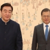 문 대통령, 중국·일본 대사에 신임장 접수… 中대사, 한국어로 인사 눈길