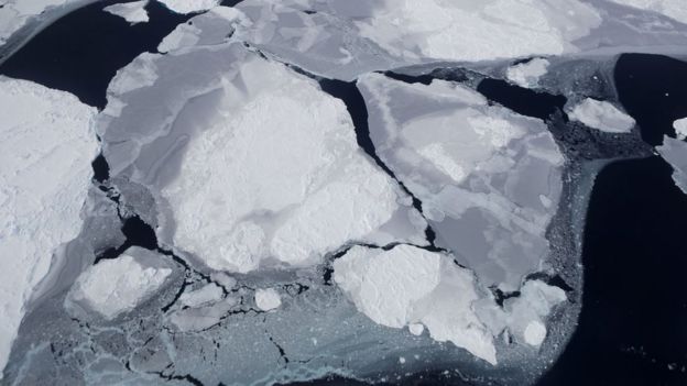 2017년 미국 항공우주국(NASA) 위성이 촬영한 남극 빙하의 모습. AFP 자료사진