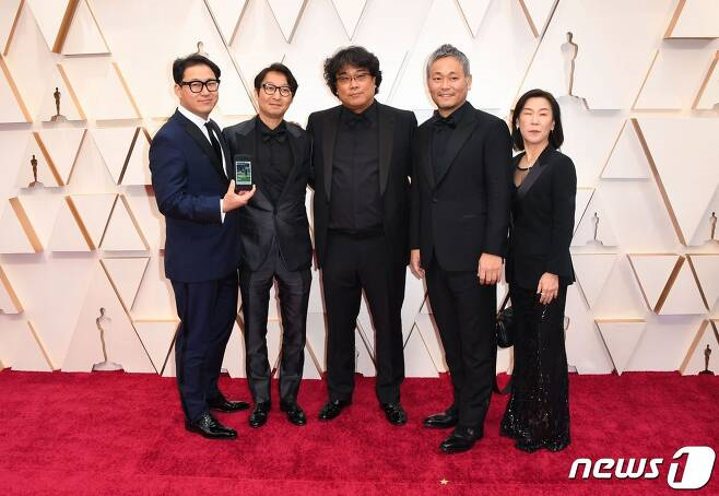 제92회 아카데미 시상식 레드카펫에 선 ‘기생충’ 팀