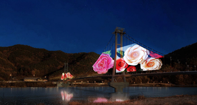 국내 최장의 보도 현수교인 상주 낙강교 야간 경관. 상주시 제공