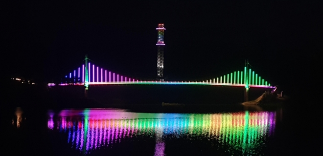 김천 부항댐 출렁다리 야간 경관. 김천시 제공