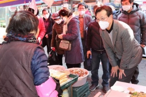영등포구청장, 코로나 타격 입은 민심 살피기 주력