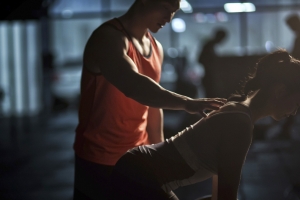 “준비운동 안 시킨 개인 트레이너, 회원 부상 초래에 배상 책임져야”