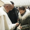 교황, 손등 때린 아시아계 여성 직접 만나 사과