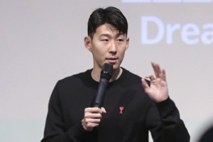 손흥민, 짧은 휴식기에 파주 NFC 깜짝 방문...청소년 일일 멘토