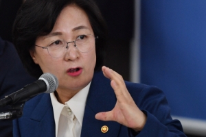 [서울포토] 기자간담회 하는 추미애 법무부 장관