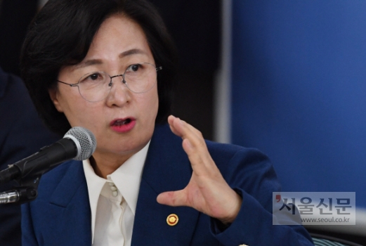 [서울포토] 기자간담회 하는 추미애 법무부 장관