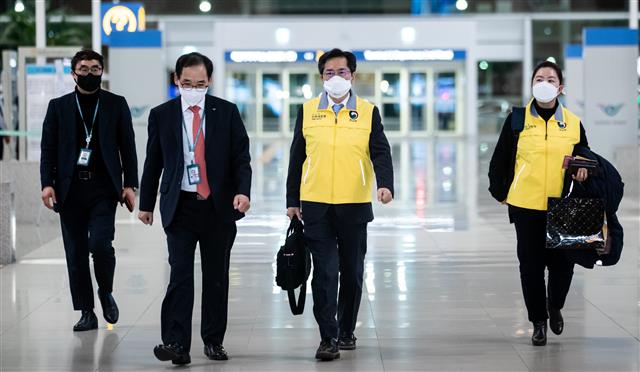 인천국제공항 도착한 이상진 실장 ‘우한행 전세기 탑승 위해’