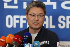 [집중 분석] 이문규 대표팀 감독 “여자농구 선수, 소속팀서도 40분 뛴다” 사실일까