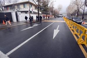 방치했던 청와대 앞 농성천막… 갑자기 왜 철거했나
