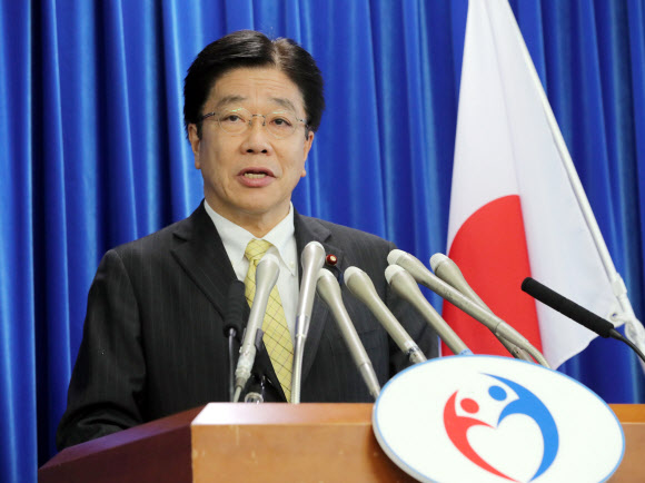 가토 가쓰노부 일본 후생노동상은 코로나19로 인해 일본에서 처음으로 사망자가 발생했다고 13일 발표했다. 2020.2.13  EPA 연합뉴스