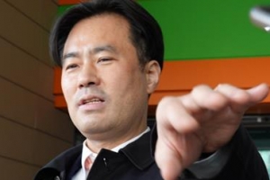 [포토] ‘손석희에 공갈미수’ 김웅 “무리한 기소”…첫 공판 마쳐