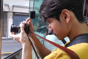 옹성우 카메라에 쏠린 관심 ‘어디 카메라?’