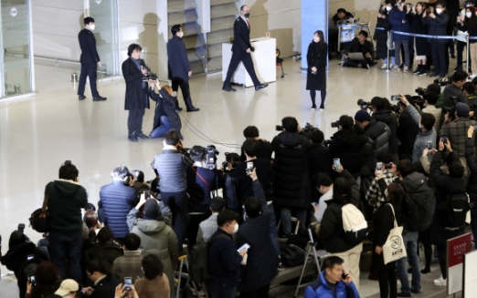 돌아온 오스카 봉 “손 열심히 씻으며 코로나 극복대열 동참”