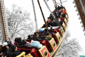 [포토] 춤추고 놀이기구 타고…‘北 광명성절 풍경’