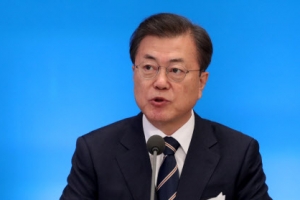 문 대통령 “코로나19 경제 피해, 메르스 때보다 큰 체감…비상·엄중”