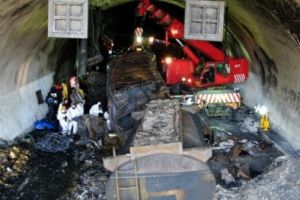 [포토] ‘다중 추돌’ 사매2터널 내부 사고 현장