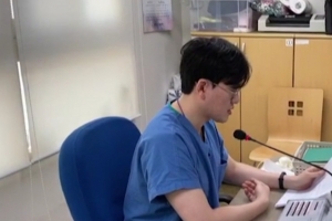 우한 교민 위해 라디오 DJ 된 ‘펭수’ 의사 선생님···연결고리는 ‘포스트잇’
