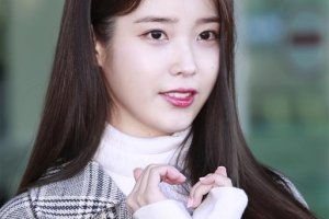 [포토] 아이유, 청순 요정의 ‘손하트’