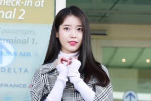 “요정 강림” 아이유, 명품으로 무장한 공항패션