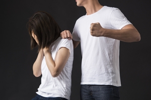 헤어진 여친 머리채 잡고 끌고 다닌 조직폭력배 검거