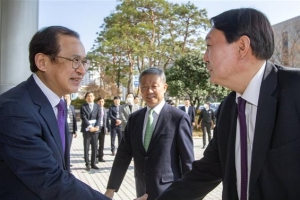 광주 찾은 윤석열 “15년 만에 와 반갑다”…檢 앞 찬반집회
