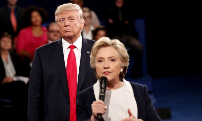 2016년 10월 9일(현지시간) 미국 대선 당시 도널드 트럼프 및 힐러리 클린턴 후보가 미주리주 세인트루이스 시에 있는 워싱턴대학에서 토론하는 모습. 로이터 자료 사진 
