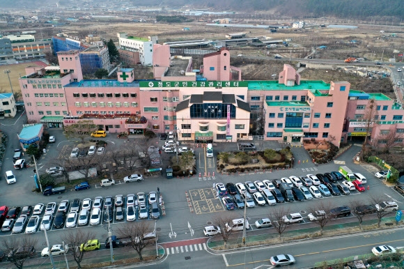 코로나19 국내 첫 사망자가 발생한 경북 청도군 대남병원이 20일 적막감에 휩싸여 있다. 연합뉴스.