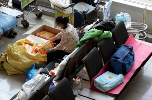 [포토] 공항 포착 중국인 ‘마스크 사수’