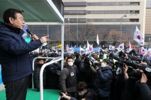 전광훈 “야외 감염사례 없어”…경찰, 범투본 집회 수사 착수