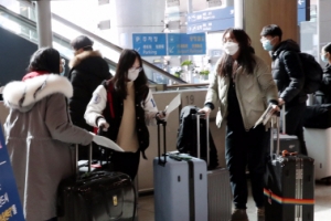 “중국인 입국 금지” vs “신천지 해체” 코로나 해법 놓고 온라인 ‘시끌시끌’