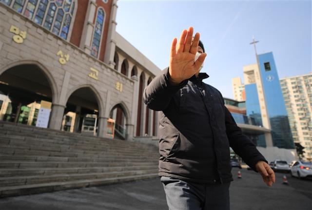 명성교회 부목사, 청도 대남병원 방문 뒤 예배 참석