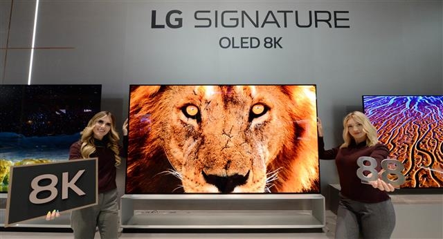 LG전자가 지난 1월 초 세계 최대 IT·가전 전시회인 ‘CES 2020’에서 선보인 8K 올레드 TV. LG전자 제공