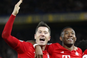 ‘올시즌 챔스 11골’ 레반도프스키, 호날두 기록 깰까